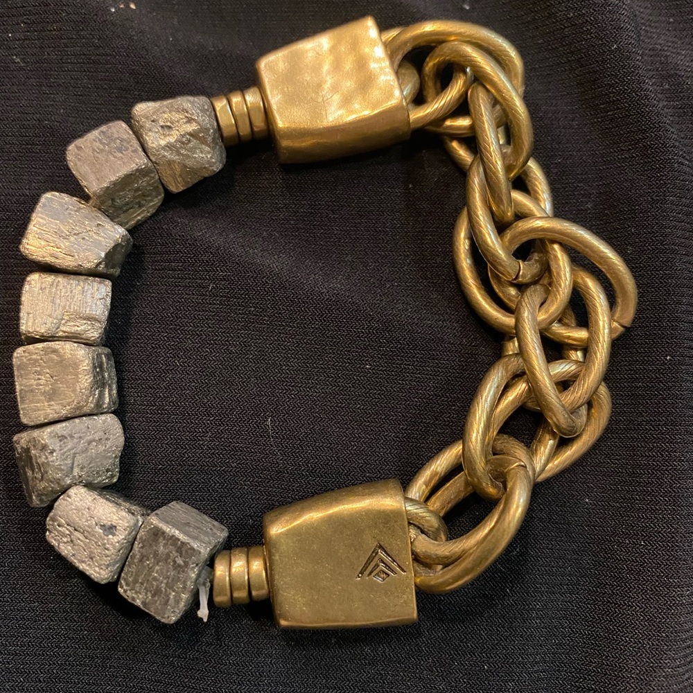 Silpada Brass and metallic stone stretch bracelet from KR collection EUC